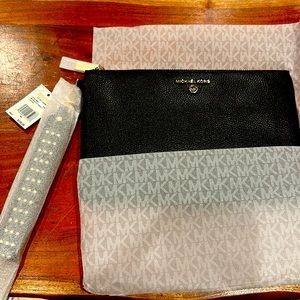 Michael Kors leather wristlet